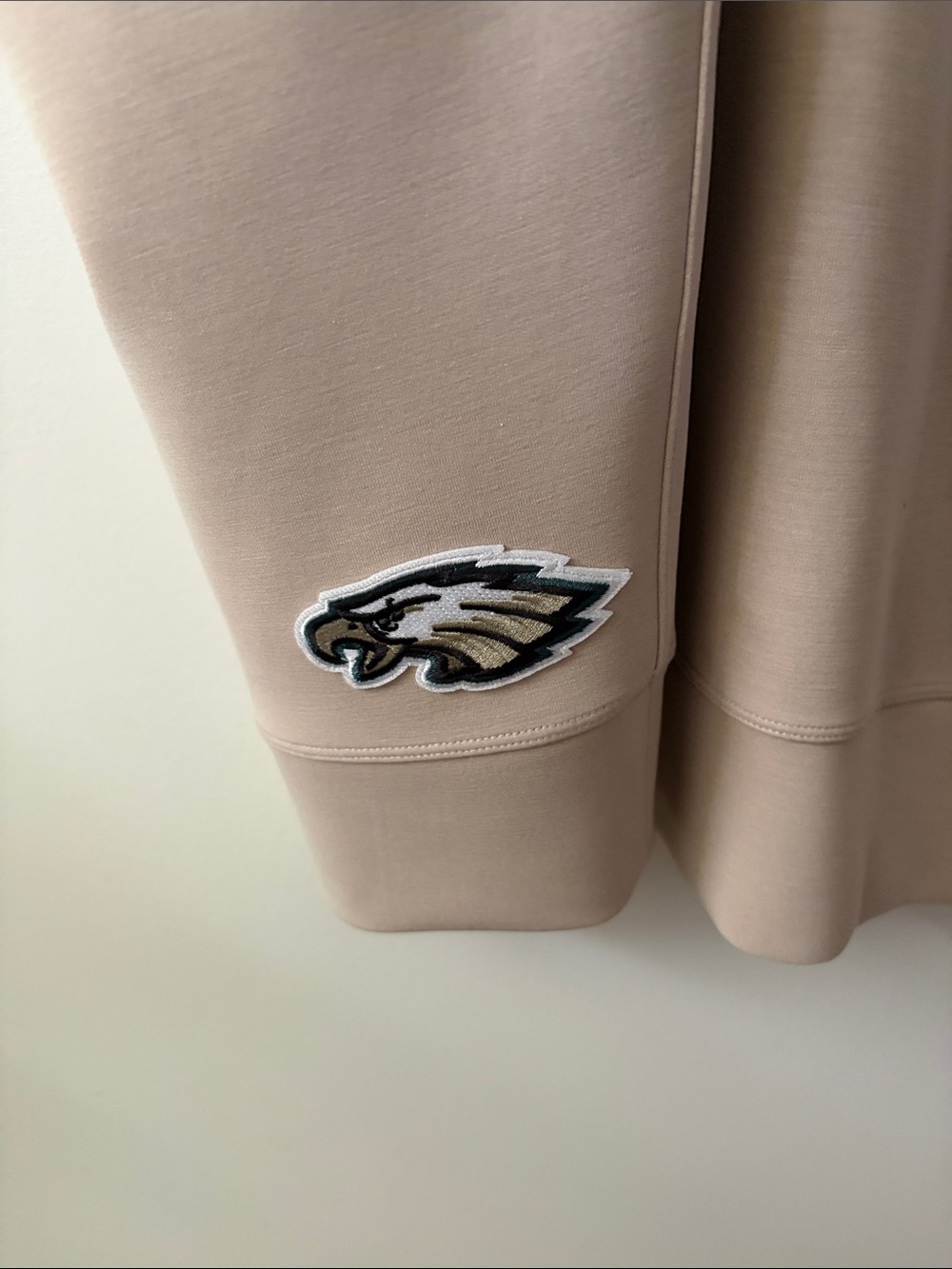 lululemon athletica x Philadelphia Eagles Neutral Beige Boxy Crewneck Sweatshirt - Picture 4 of 7